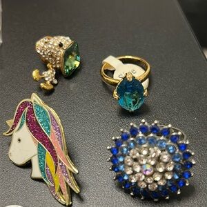 bundle of jewelry- costume, used for crafts or jewelry. Newer and clean.